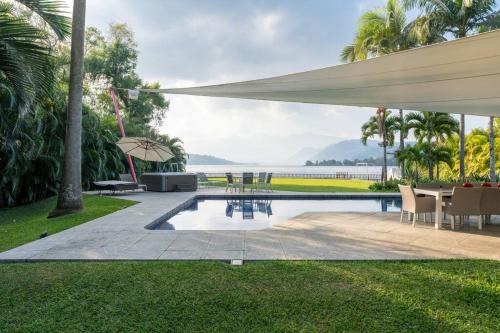 Santa Catarina Barahona House | Lujosa y espaciosa casa en el Lago