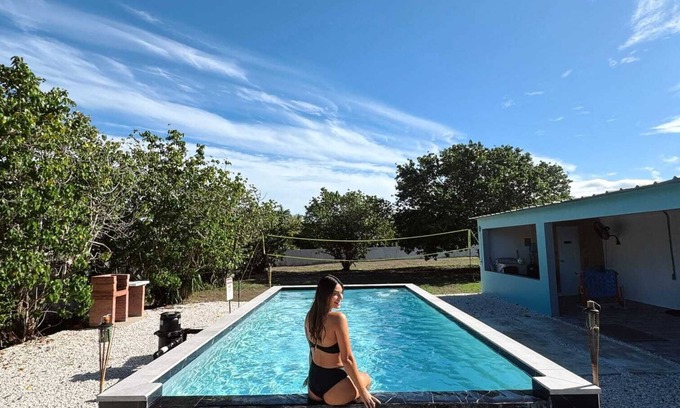 Aguirre House | LuKai Beach House- amplia casa privada con piscina, 3-bedrooms y cupo para 12.
