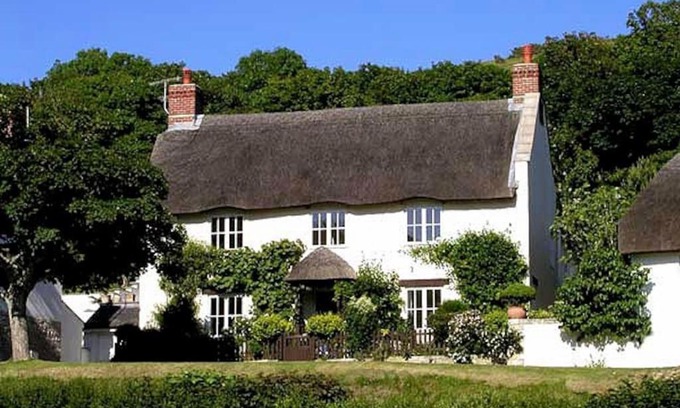 West Lulworth House | Lulworth Cove Thatched Cottage Sleeps up to 12