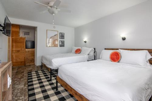 Balsam Lake Apartment | Lumberjill Room 15 Two Queen Beds