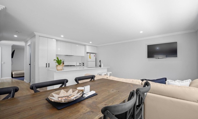 Wagga Wagga Apartment | `Lumeah` - Apartment 1 Central Wagga