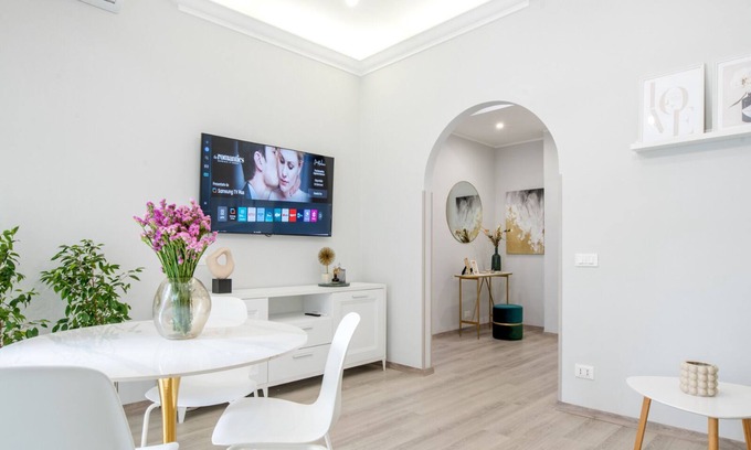 EUR Apartment | Luminoso Appartamento Ristrutturato con Posto Auto Privato