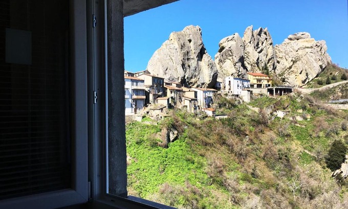 Pietrapertosa Bed & Breakfast | lupo