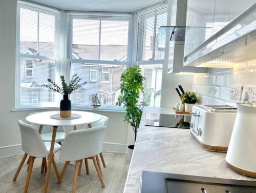 Porthcawl Apartment | Lush Porthcawl 1 bedroom Apt, Prime Location