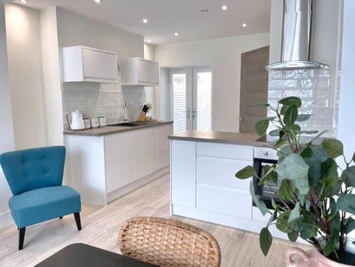 Porthcawl Apartment | Lush Porthcawl Large Spacious 2 bedroom Apt, Garden, Prime Location