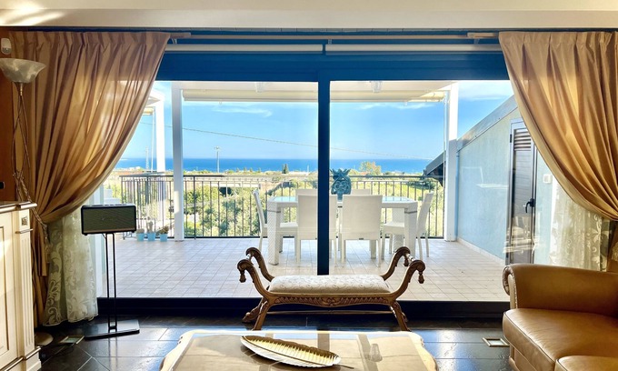 Bosco Pisana Apartment | Lussuoso Attico Panoramico vista Mare in residence