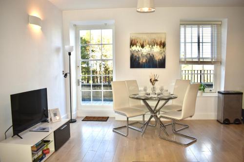 Reading Apartment | Lux 2-Bed Apt Central Location Balcony & Parking