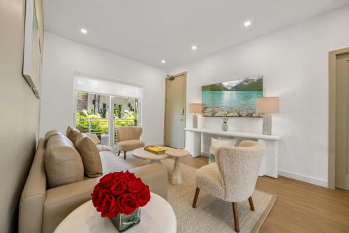 West Avenue Apartment | Lux Designer Apt 2BR and 2BA in the Heart of MIA Beach