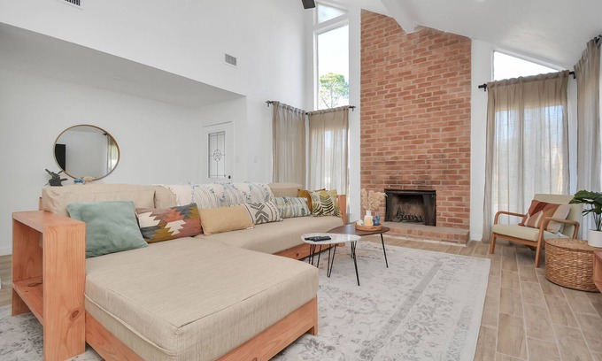 Chinatown House | Lux home in the heart of Houston's multicultural Chinatown.