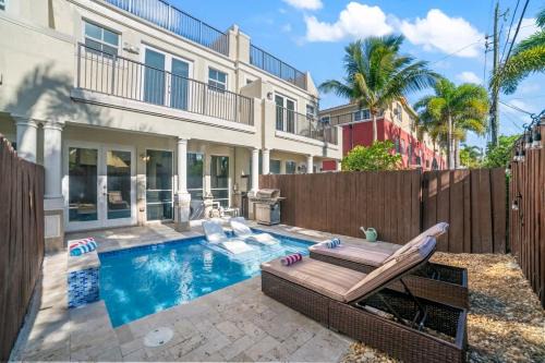 Coral Ridge House | Lux Home with Rooftop & Elevator 2mi to Beach