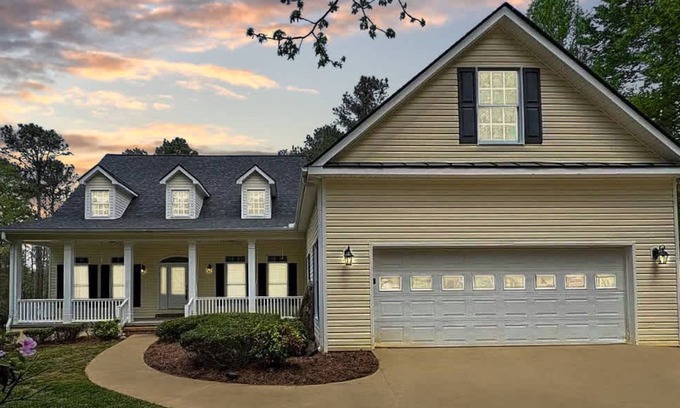 LaGrange House | Lux Lakefront Retreat Deck Dock Serenity