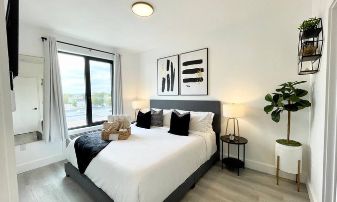 Elizabeth Apartment | Luxe 1 BR KING Apt - near NYC, EWR, Prudential, NJPAC, American Dream, MetLife