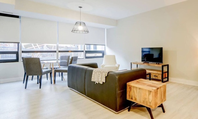 Byward Market - Parliament Hill Apartment | Luxe 1BR Apt with Skyline Views near Bytown Museum