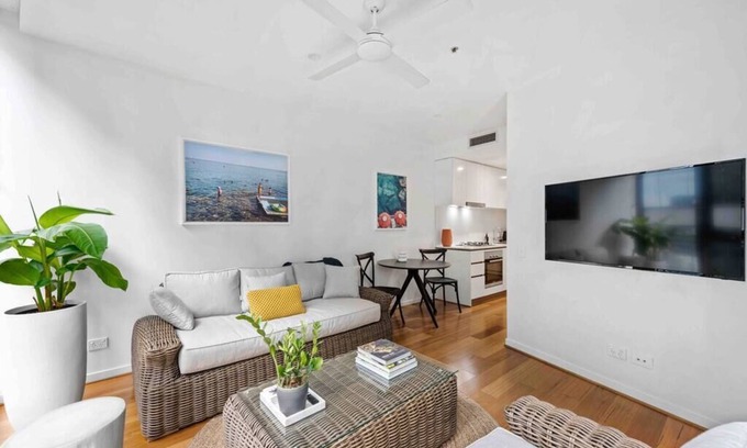 Newstead Apartment | Luxe 2bed/2Bath/Park in Newstead