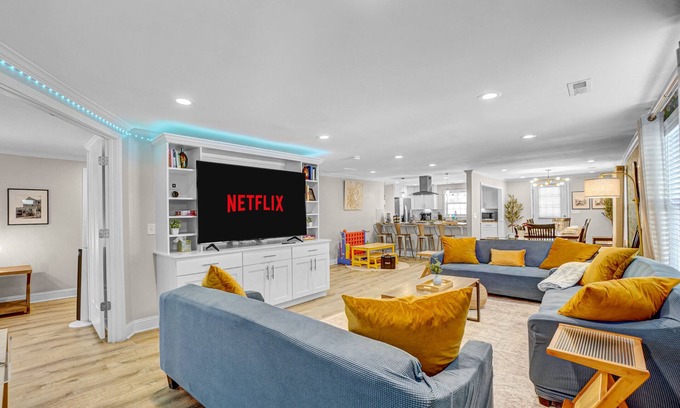 Southwest Raleigh House | Luxe 6-BDRM Ranch Gazebo & Movie Nights