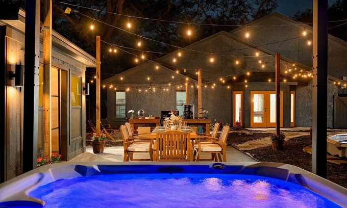 Limona Improvement Cottage | Luxe Brandon Oasis w/Private Pool & Hot Tub!