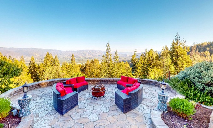 Ukiah House | Luxe Custom Home with Ukiah Valley Views, Massage Chair & Infrared Sauna