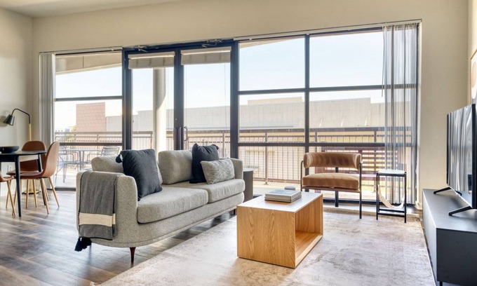 North Burnet Apartment | Luxe Domain 2BR w/Office, Gym, Pool & W/D, walk to shops, by Blueground