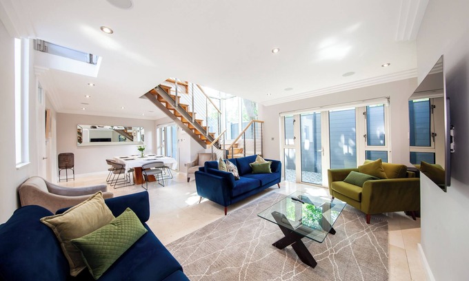 Ballsbridge House | Luxe Dublin 4 Retreat with 3 Bedrooms
