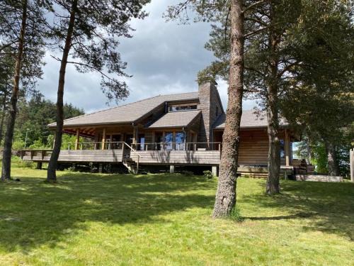 Le Chambon-sur-Lignon House | Luxe et détente : Lodge avec SPA privatif et accès piscine, golf, et aire de jeux. - FR-1-582-39