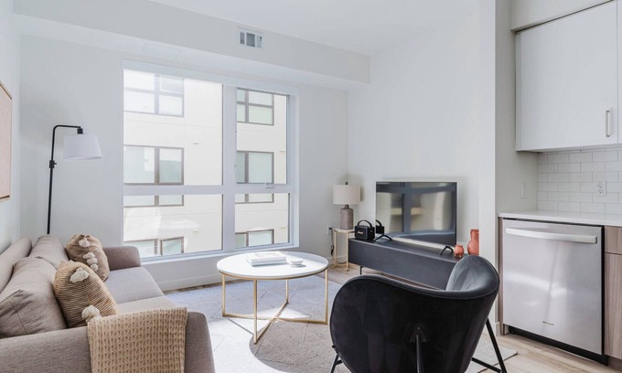 Hayward Apartment | Luxe Hayward 2BR w/Pools, Spas & A/C, near Green Spaces, by Blueground