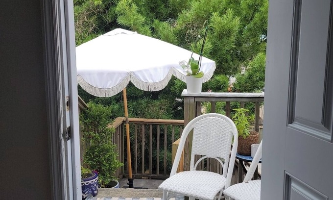 Kayton - Frazier Area Condo | Luxe hideway in heart of historic downtown Savannah.