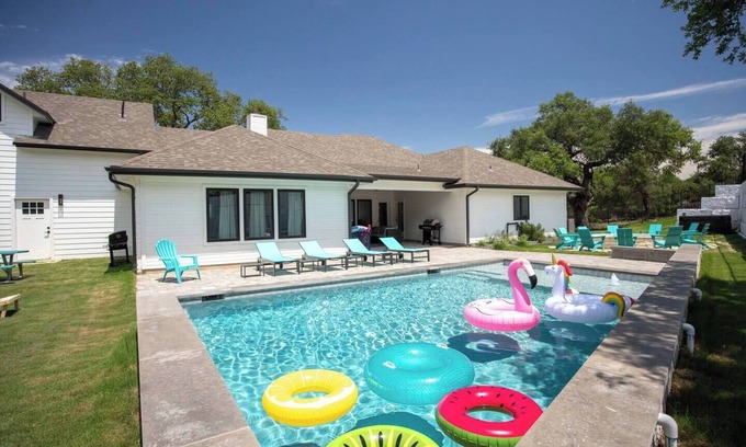 Dripping Springs House | Luxe Home w/Pool on 7 acres