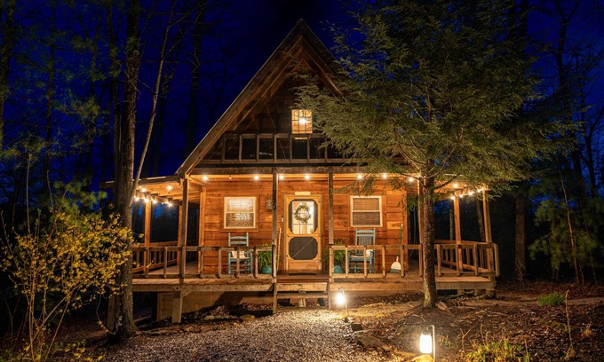 Denniston Cabin | LUXE KY Cabin Retreat- Wraparound Porch for Escape in Nature's Serenity-DBNF/RRG