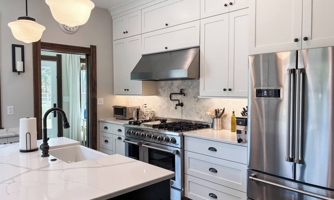 Bloomington House | Luxe on Fourth - Walk to IU, Downtown & Kirkwood