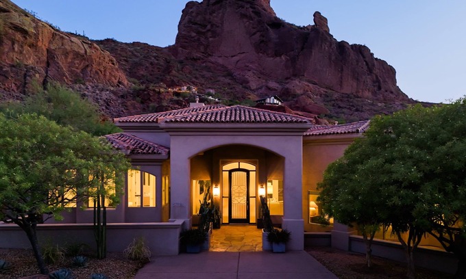 Paradise Valley House | LUXE - Red Rock - Pool & Spa - In Paradise Valley
