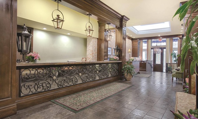 Central Business District Apartment | Luxe Studio w/Resort Outdoor Saltwater Spa, Indoor Hot Tub & Onsite Concierge