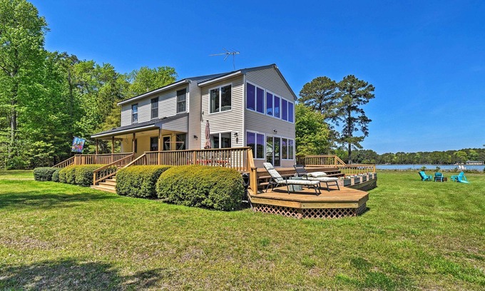 Port Haywood House | Luxe Waterfront Home: Kayak, Canoe, Grill + More!