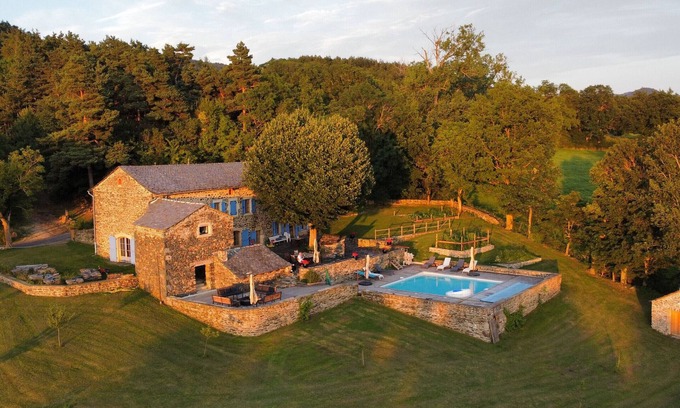 Saint-Etienne-Lardeyrol Bed & Breakfast | Luxurious Farmhouse: Pool, Terrace, and Scenic Getaway in Saint-Étienne-Lardeyrol
