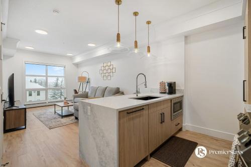 Currie Barracks Apartment | Luxurious 1BR Apartment near MRU and Downtown with Free Parking Sleeps 4