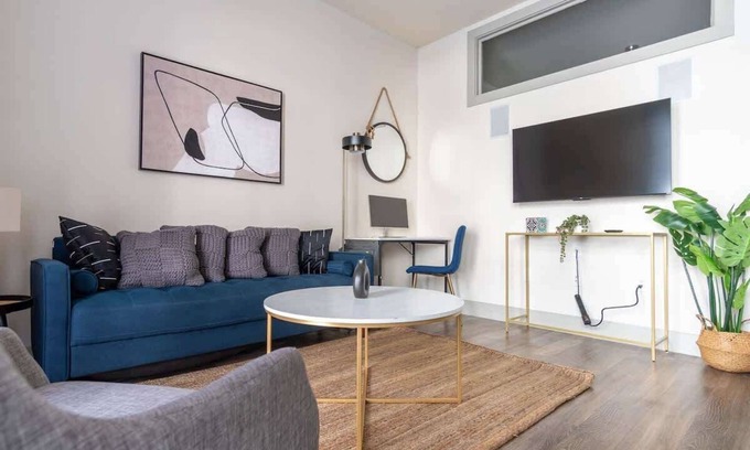 Richardson Apartment | Luxurious 1BR Suite | Pool, Parking, Gym Access