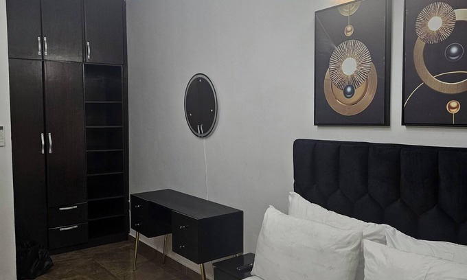 Port Harcourt Apartment | Luxurious 2-bedroom apartment with WiFi and AC in GRA, Port Harcourt