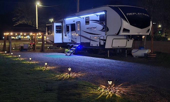 Forks House | Luxurious 37' 5th Wheel. Enjoy all the fun of Glamping
