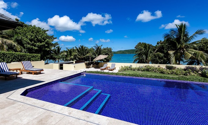 Mamora Bay Villa | Luxurious 4 bedroom Beachfront Villa, Private pool, Close to English Harbour