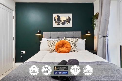 Chapeltown House | Luxurious 4Bedroom House By Homebird Property Management Short Lets & Serviced Accommodation Leeds With Private Parking, Garden & Patio Area