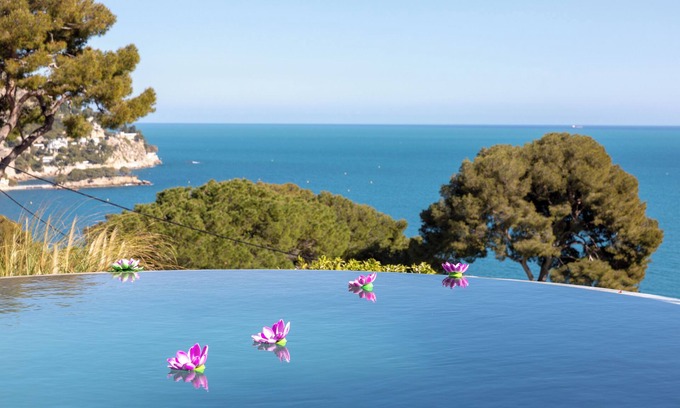 Eze Villa | Luxurious 5-BD Villa, 5 minutes walking to the beach