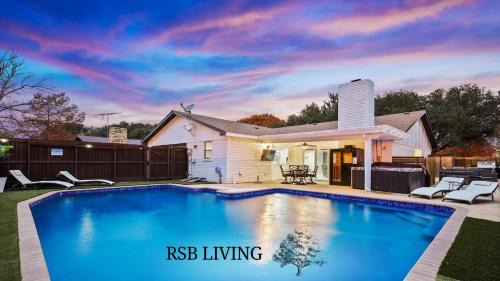 The Colony House | Luxurious 5BR 2BA Holiday Home with Pool, Grill, Sauna & Game Room