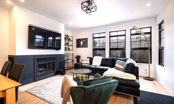 Tremblant-Les-Eaux Condo | Luxurious and beautiful new condo, Tremblant-Les-Eaux- 4 rooms- up to 10 people!