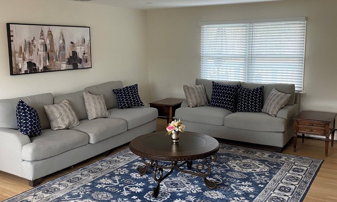 Hamden House | Luxurious and Spacious Family Home In Quiet and Pristine Area of Hamden