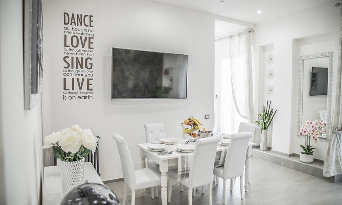 Quartiere XXXIII Lido di Ostia Ponente Apartment | Luxurious apartment with wellness cabin located in a historic building from 1900