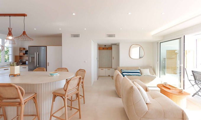Port Grimaud Apartment | Luxurious apartment on the beach - Seaview - A/C, WIFI - Linen included