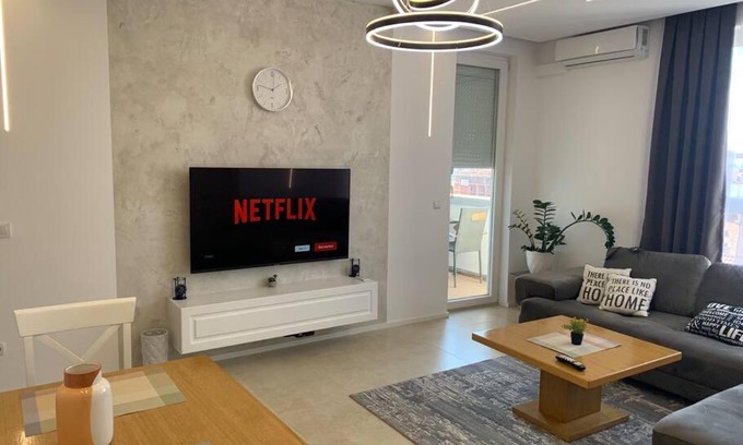 Çagllavicë Apartment | Luxurious Apartment - About 1km from City Center