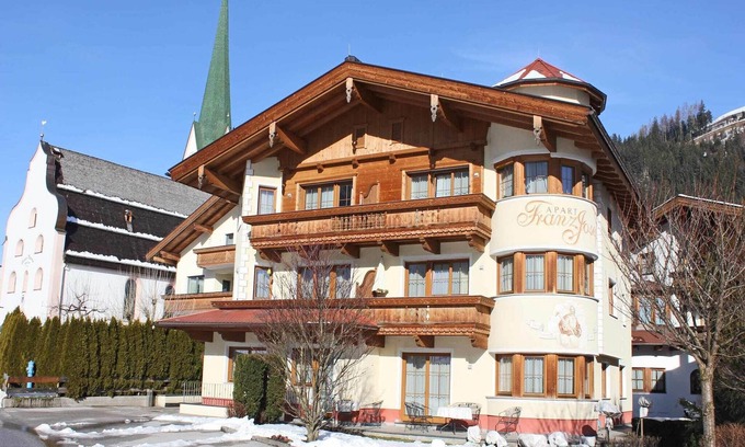 Stumm Apartment | Luxurious Apartment in Kaltenbach with Sauna