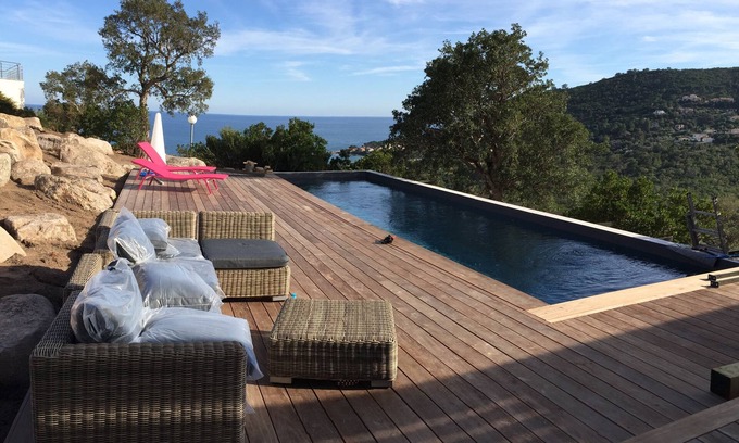 Tarcu Villa | LUXURIOUS ARCHITECT VILLA 210 M2. 180 ° SEA AND MOUNTAIN VIEW IN TARCO