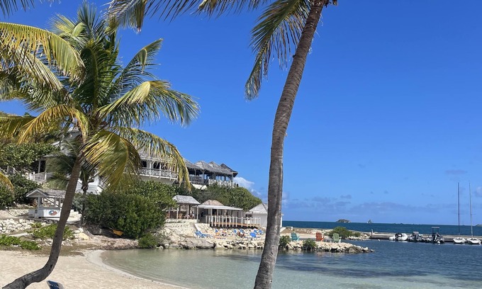 Freetown Villa | Luxurious Bay View One Bed luxury Villa