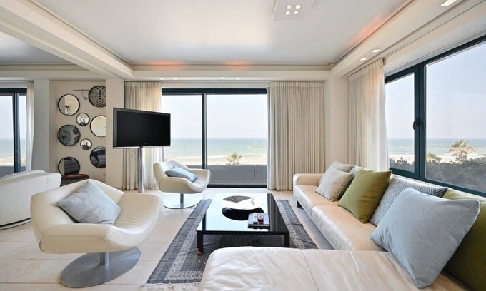 Tel Aviv Promenade Apartment | Luxurious Beach Front 1BR by HolyGuest
